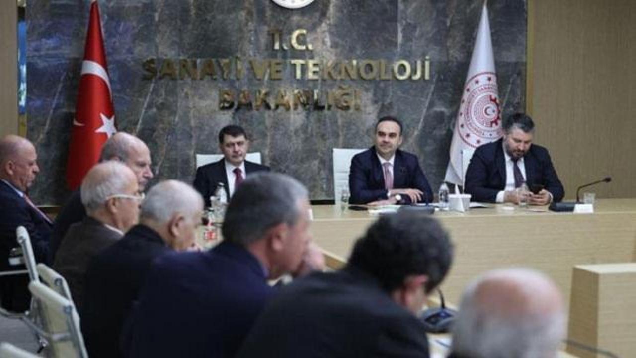Bakan Kacır, iftarda OSB başkanlarıyla bir araya geldi - Ekonomi ...