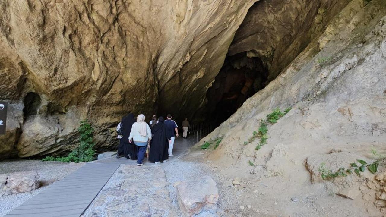 350 milyon yaşındaki şifa kaynağı: 3,3 kilometrelik Gökgöl Mağarası'na ilgi artıyor