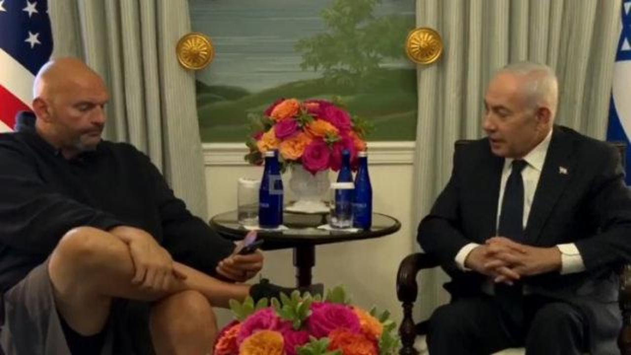 ABD'li senatör Fetterman’dan Netanyahu'ya şortlu ve telefonlu 'patron' mesajı
