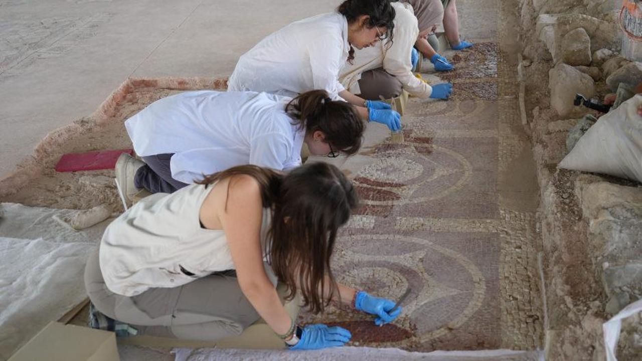 Anadolu’nun en büyük Roma villalarından biri! Mozaikler tek tek ortaya çıkartılıyor