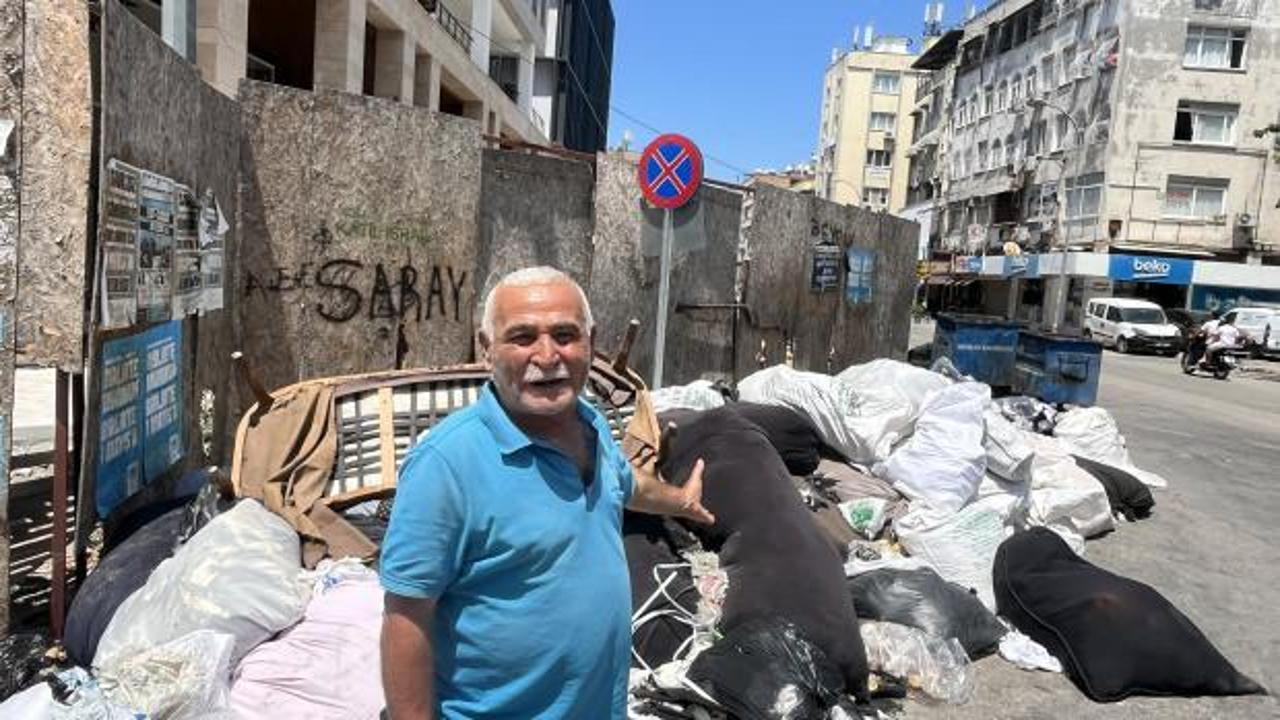 Çöpler dağ gibi birikti: 'Hizmet sıfır’ diyerek CHP’li belediyeye tepki gösterdiler