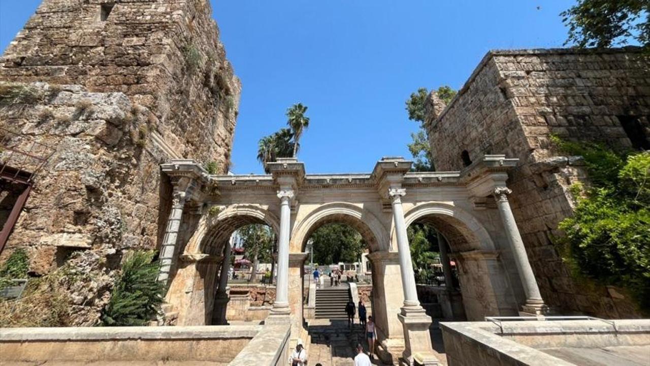 Antalya’nın en çok ziyaret edilen yerlerinden: Kaleiçi turistleri hayran bırakıyor