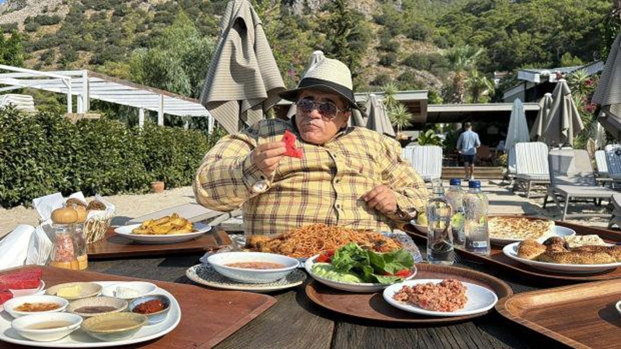 Şarkıcı Aydın Aydın'dan Ölüdeniz'de 'israf' farkındalığı