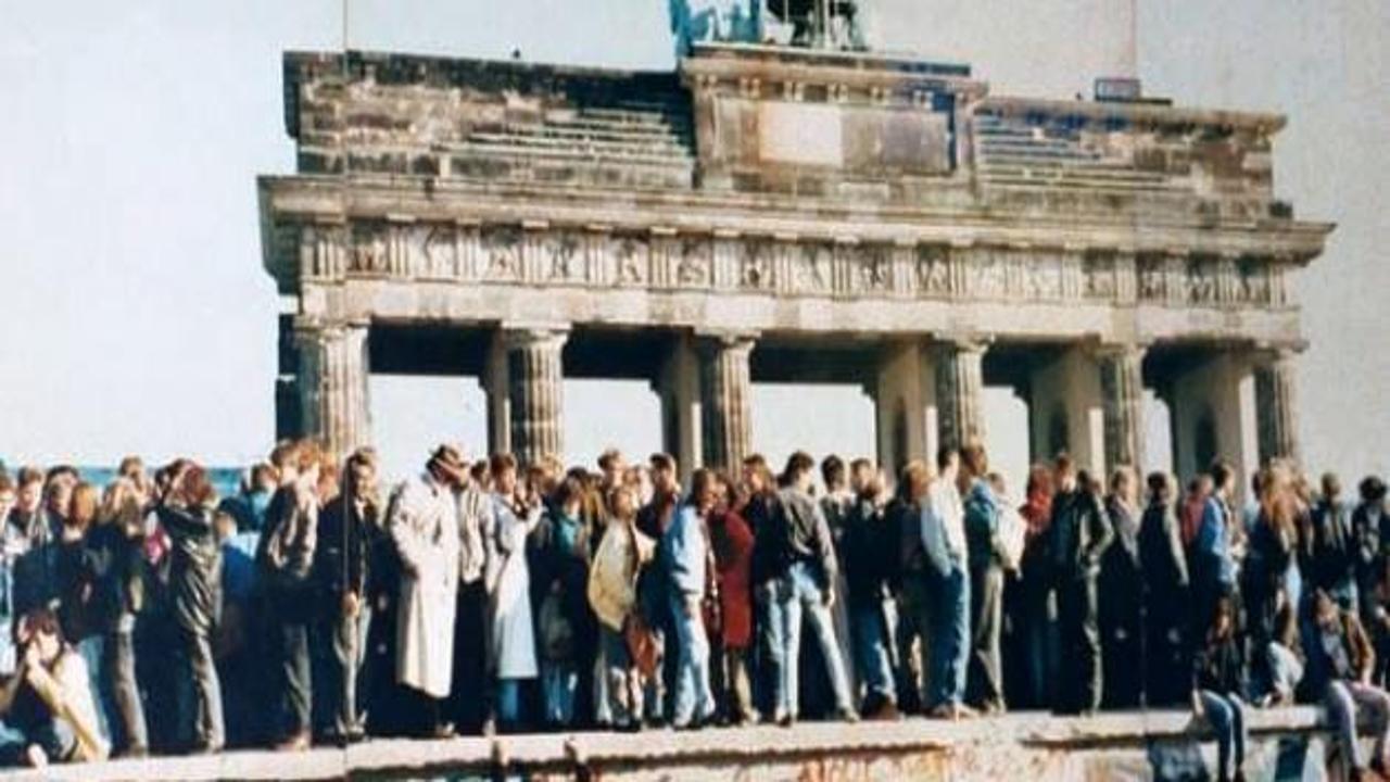 Berlin Duvarı�nın Yıkılışı (Nasıl Yıkıldı?) GÜNCEL Haberleri