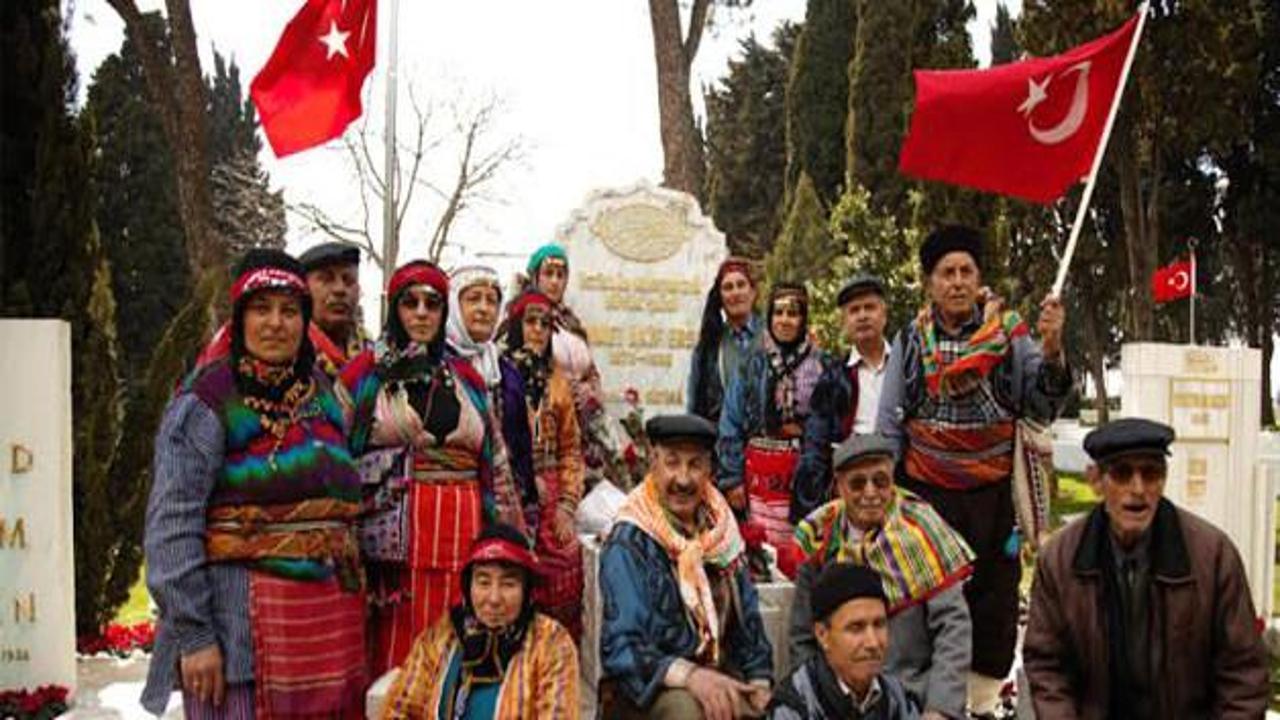 Mehmet Akif Ersoy kabri başında anıldı - Haber 7 KÜLTÜR