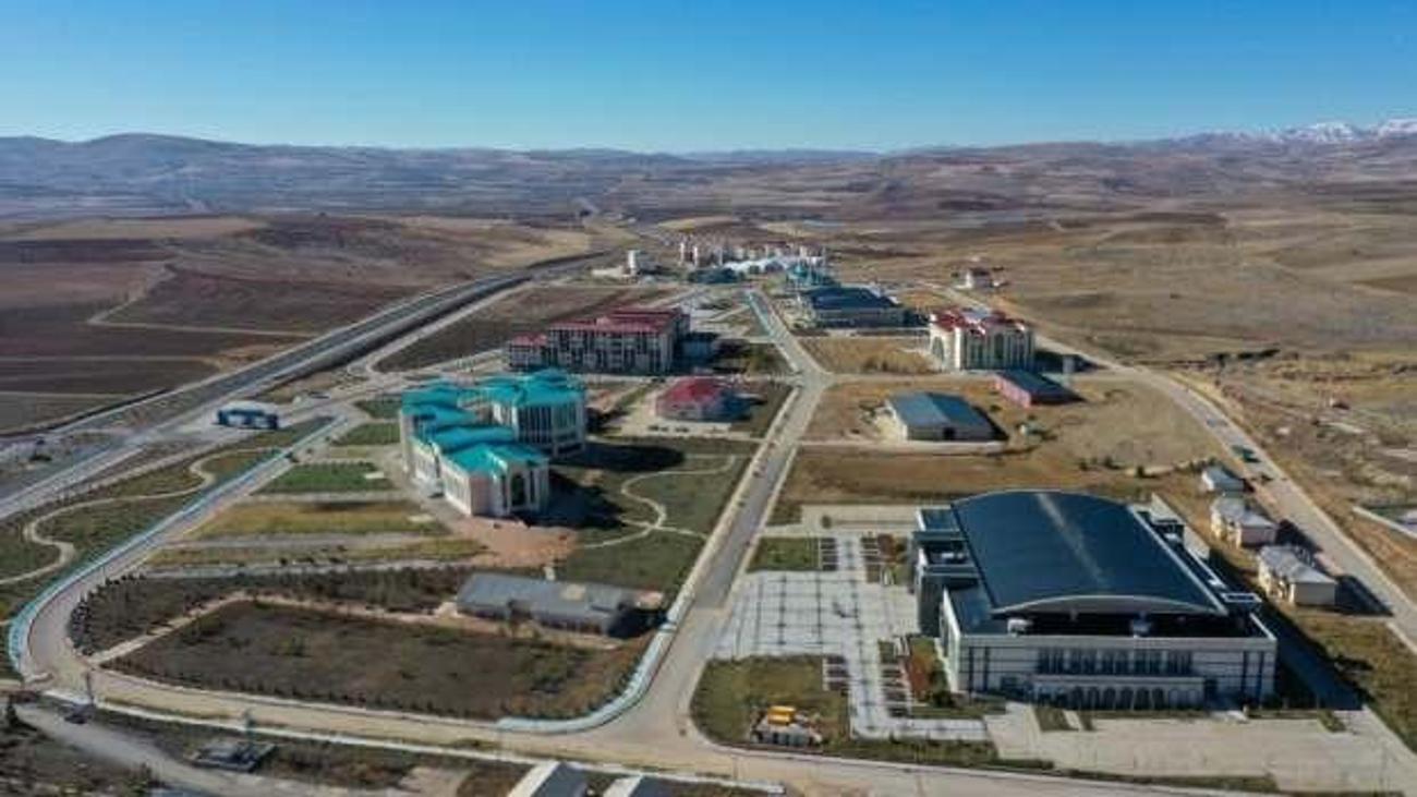 bayburt universitesi yeni bolum ve programlarla buyumeye devam ediyor egitim haberleri