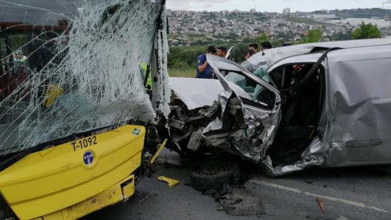 basaksehir de feci kaza iett otobusuyle carpisan aracin surucusu oldu guncel haberleri