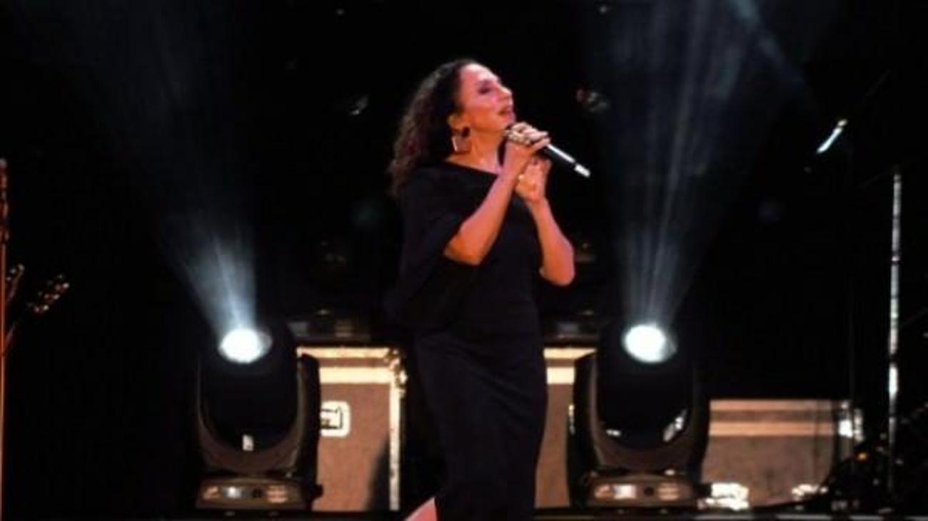 sertab_erenerden_hayranlarina_uyari_maskelerinizi_cikartmayin_1627120261_8715.jpg