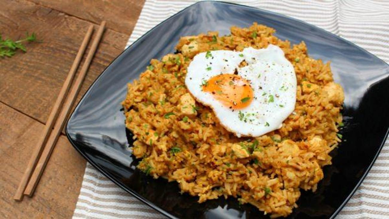nasi_goreng_nedir_hangi_ulkeye_ait_iste_en_kolay_nasi_goreng_yemegi_1628669558_2373.jpg