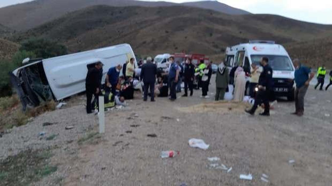 son dakika haberi kur an kursu ogrencilerini tasiyan midibus sarampole devrildi guncel haberleri