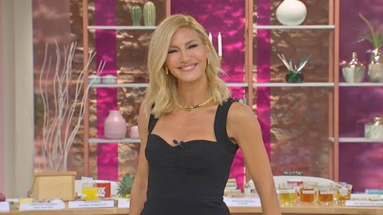 cagla_sikel_arzum_onan_ve_azra_akin_miss_turkey_icin_bir_araya_geldi_sosyal_medya_sallandi_1631175991_8609.jpg