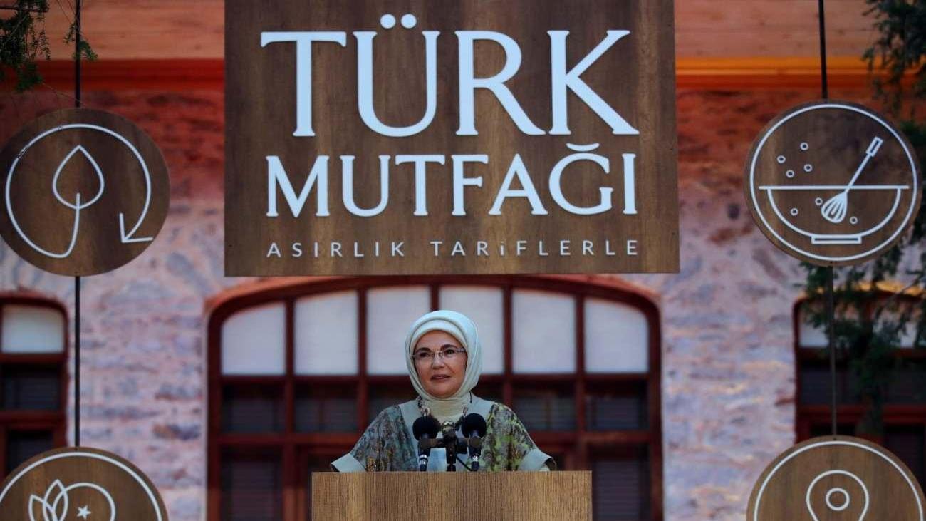 emine_erdogandan_tesekkur_mesaji_1630930108_7989.jpg