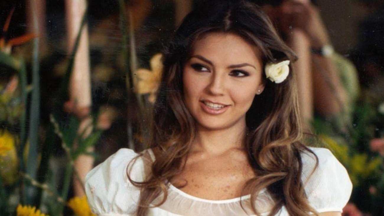 rosalinda_ve_marimarin_yildizi_thalia_50_yasinda_ama_yillara_meydan_okuyor_1631434127_1762.jpg