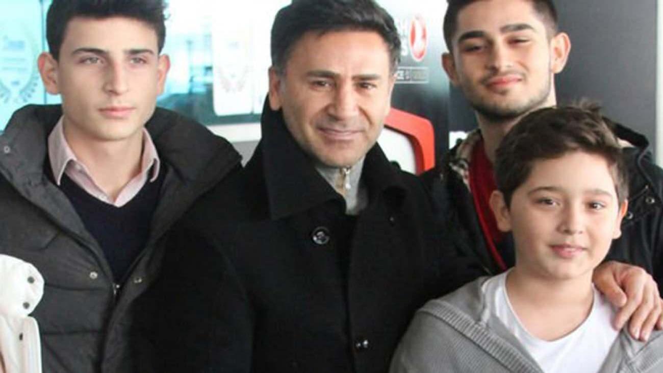 unlu_sarkici_izzet_yildizhan_cocuklarini_otelinde_ise_soktu_1630996003_9668.jpg