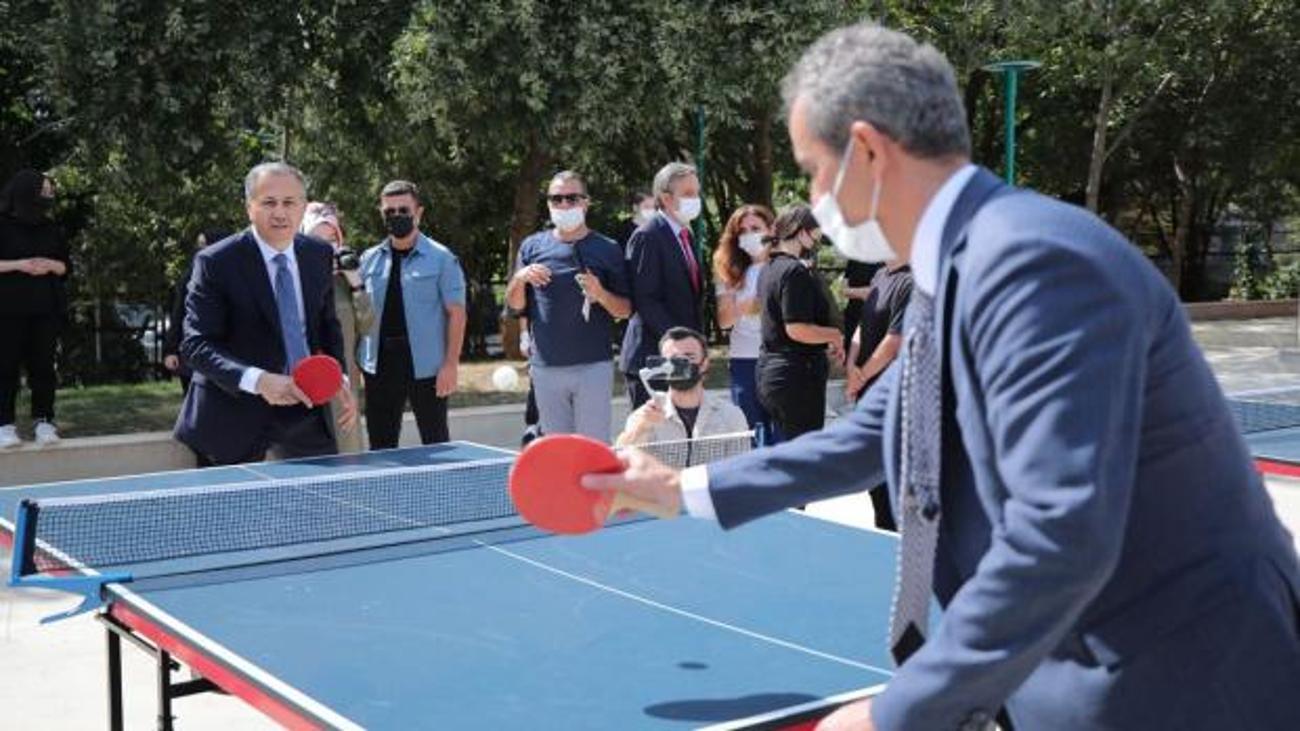 Vali Yerlikaya Ve Bakan Ozer Den Masa Tenisi Maci Guncel Haberleri