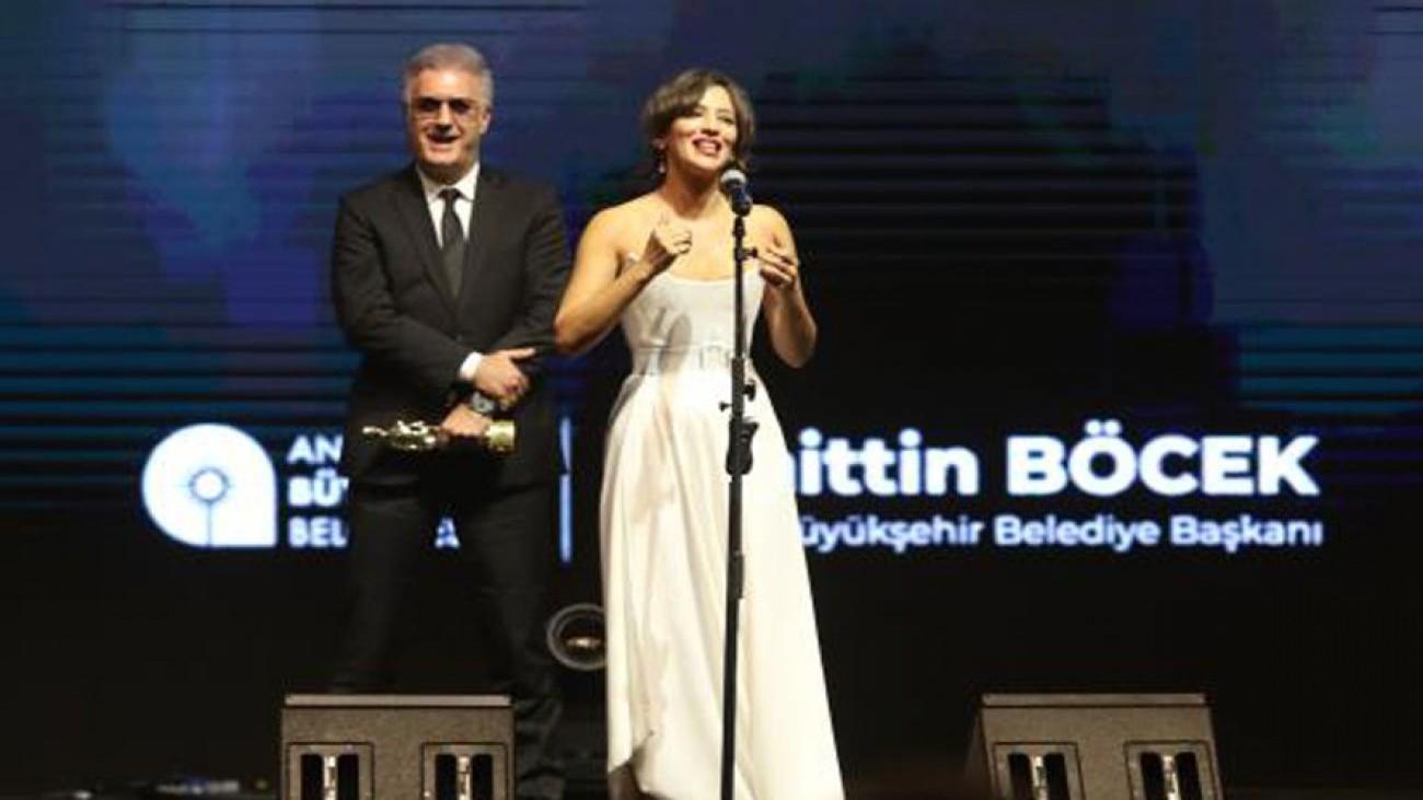 altin_portakalda_nihal_yalcin_ve_tamer_karadagli_arasinda_ipler_gerildi_1633848726_5813.jpg