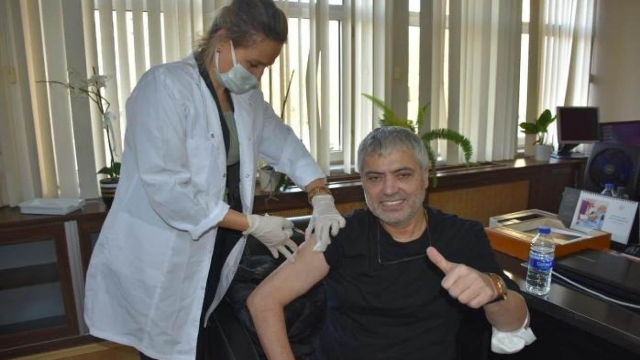 cengiz_kurtoglu_4_doz_koronavirus_asisini_oldu_1636095758_5145.jpg