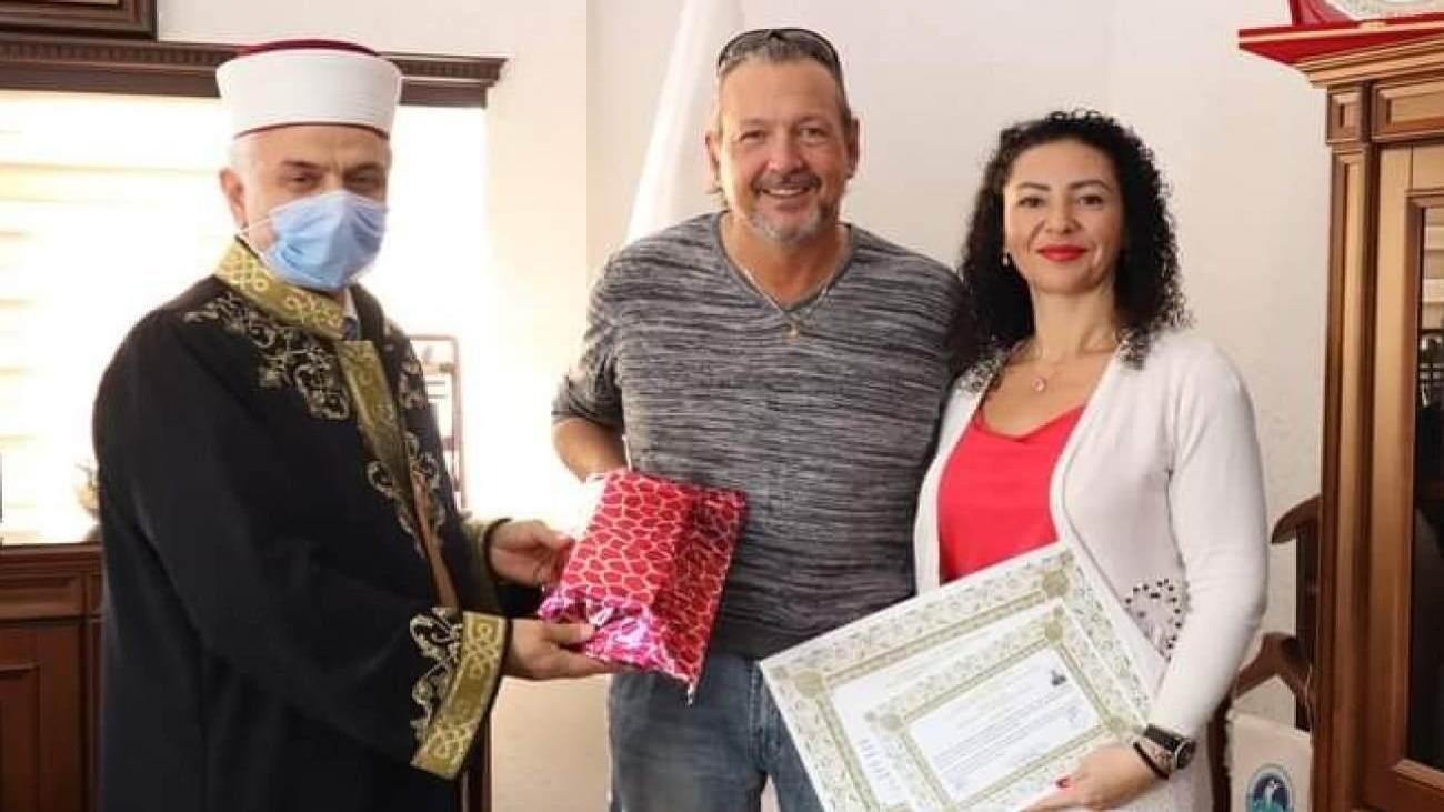 nisanlisindan_etkilenerek_musluman_oldu_herkes_1636544837_9782.jpg