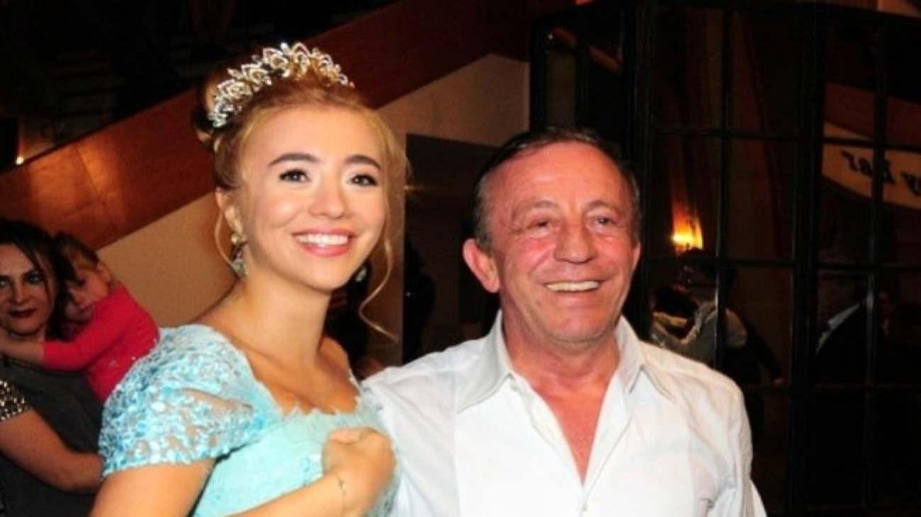 ali_agaoglu_torununa_dudak_ucuklatan_hediye_1637647672_1365.jpg