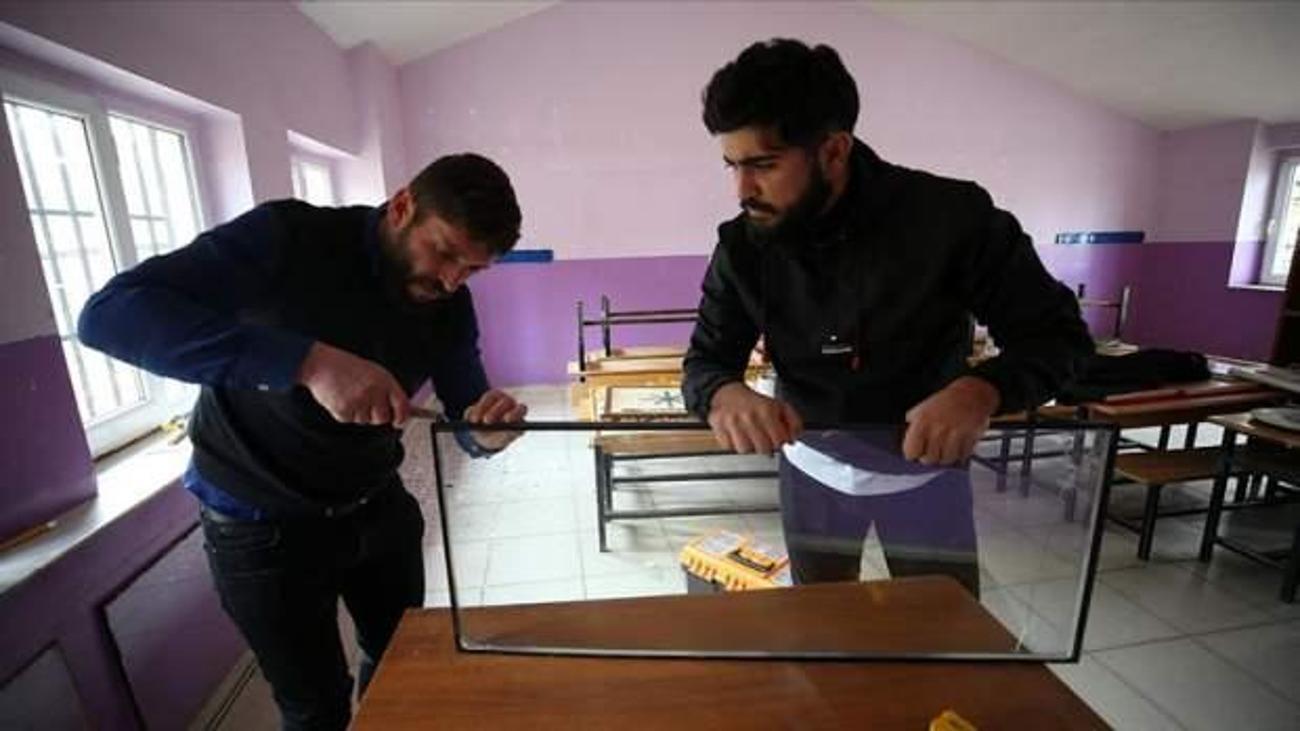 bitlis te universite ogrencileri ara tatilde koy okulunu onardi guncel haberleri