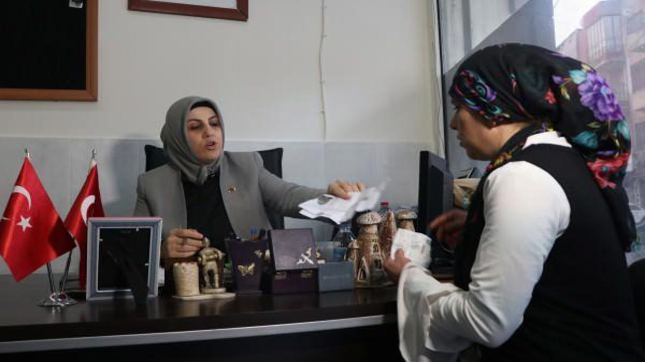 cocuk_yasta_evlendirilen_diyarbakirli_kadin_muhtar_40_kiz_cocugu_gelin_olmaktan_kurtardi_1638438505_2601.jpg