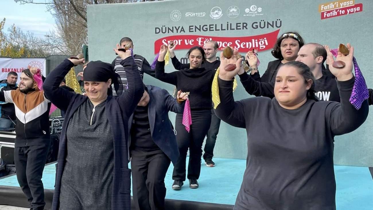fatih_belediyesinden_dunya_engelliler_gunu_ozel_etkinlik_1638369783_4548.jpg