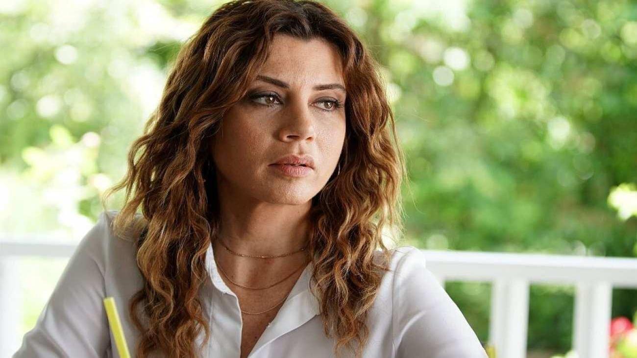 gokce_bahadirin_reklam_kazanci_dudak_ucuklatti_1639039604_0427.jpg