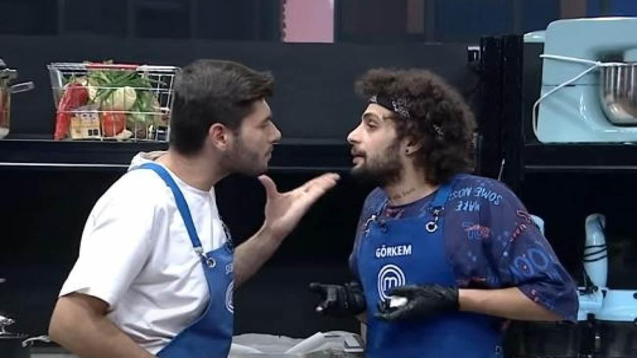 masterchefte_gerilim_yukseldi_sergen_ve_gorkem_kavgasi_1638951450_9379.jpg