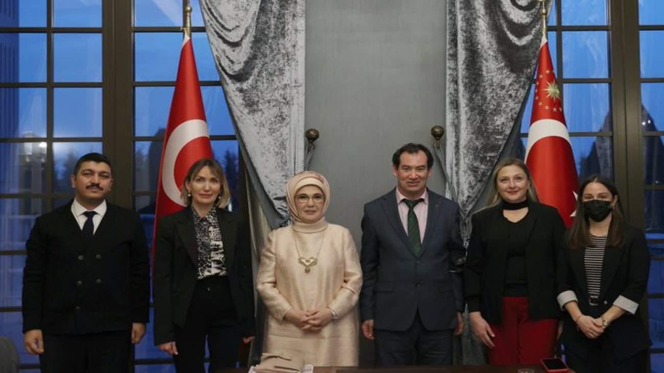 emine_erdogan_serebral_palsili_cocuklar_dernegi_temsilcileriyle_bir_araya_geldi_1640871981_381.jpg