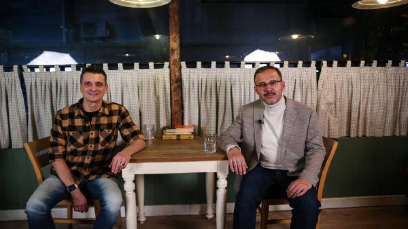 bakan_kasapoglu_ve_guidetti_bu_kez_spor_salonunda_degil_mutfakta_bulustu_1641203760_8388.jpg