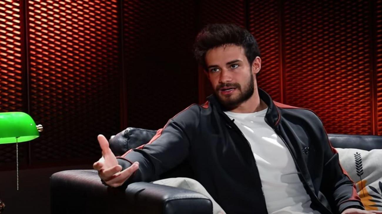 genc_oyuncu_batuhan_karacakayadan_netflix_cikisi_ben_muhafazakar_bir_aileden_geliyorum_1642239168_7688.jpg