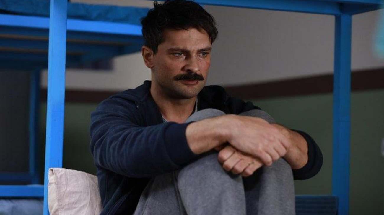mahkum_dizisinin_firat_bulutu_onur_tuna_koronaviruse_yakalandi_1643348821_5247.jpg