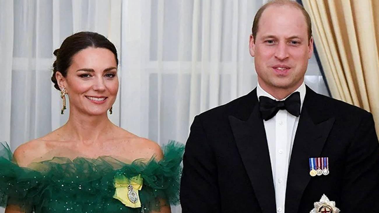 prens_andrew_durmak_bilmiyor_prens_william_ve_kate_middleton_solugu_kralicenin_yaninda_aldi_1649084892_8481.jpg