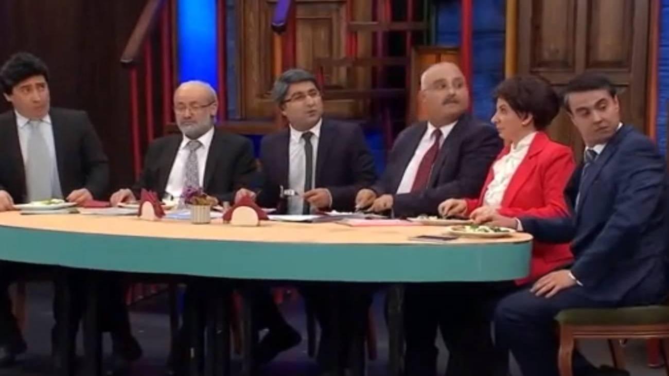 guldur_guldur_yeni_bolum_fragmaniyla_gundem_oldu_6li_masa_taklidi_1655026495_7174.jpg