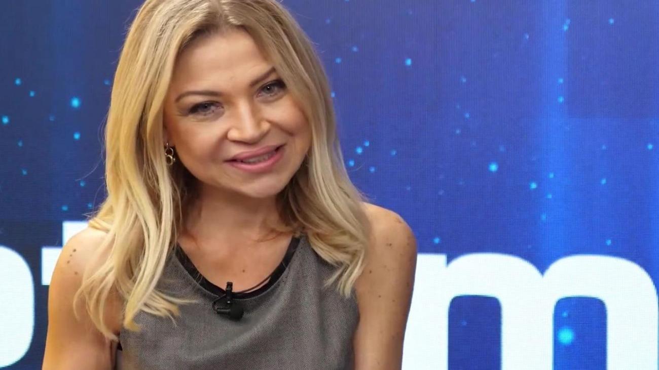 ebru_baki_canli_yayinda_az_kalsin_uyuyordu_1660380452_2584.JPG