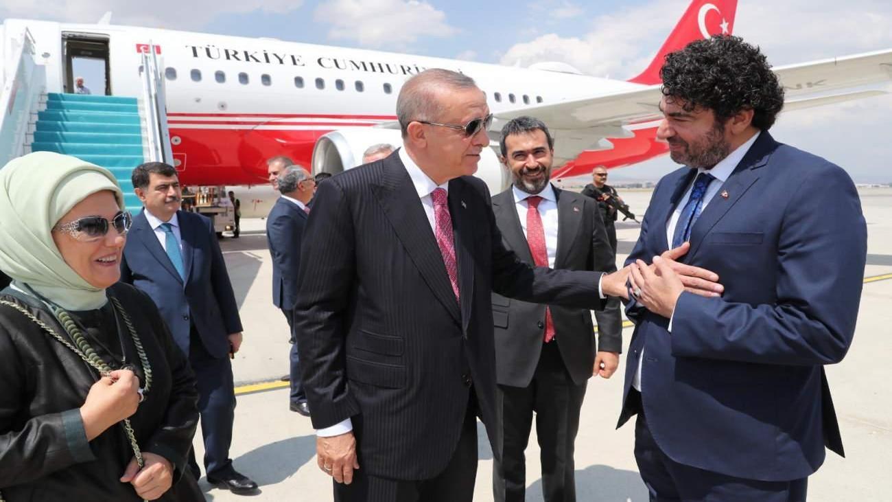 hakan_tasiyandan_buyuk_vefa_cumhurbaskani_erdogani_sevgiyle_karsiladi_1660635358_0842.jpg