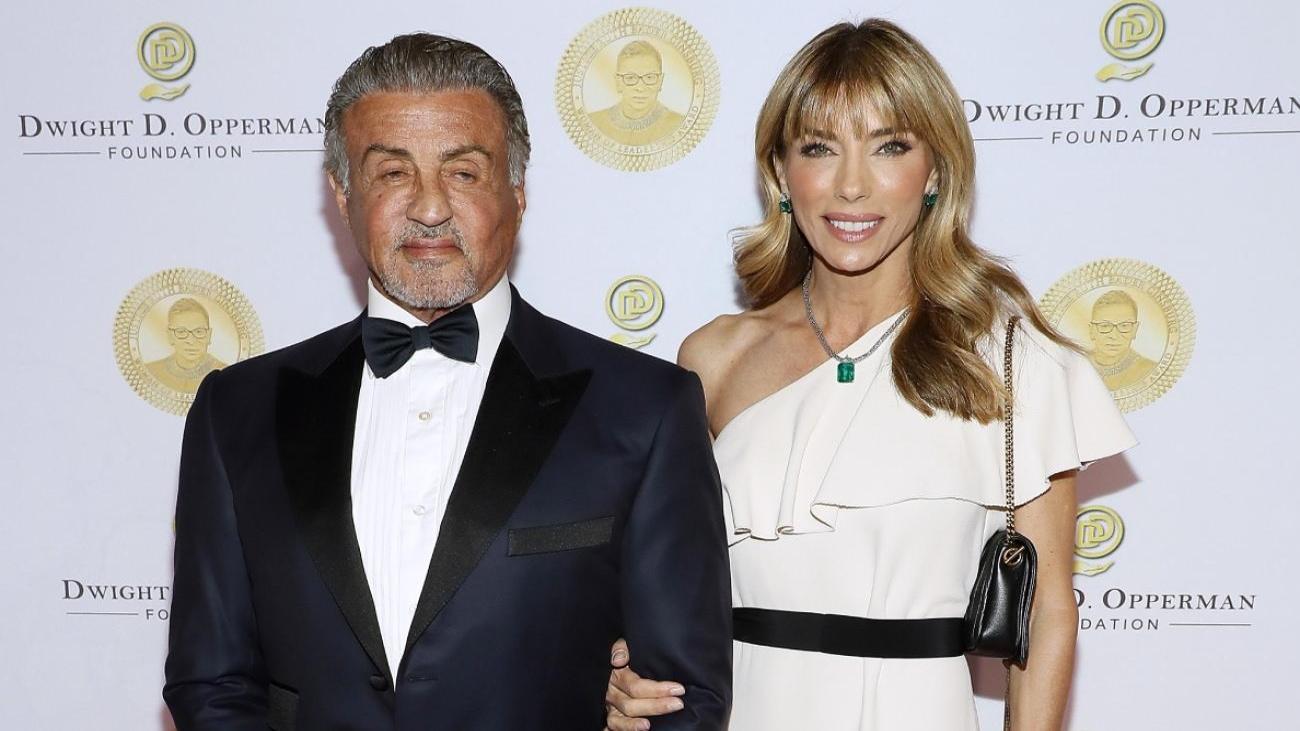 sylvester_stallone_kopegi_yuzunden_bosanma_karari_aldi_1661497616_4425.jpg
