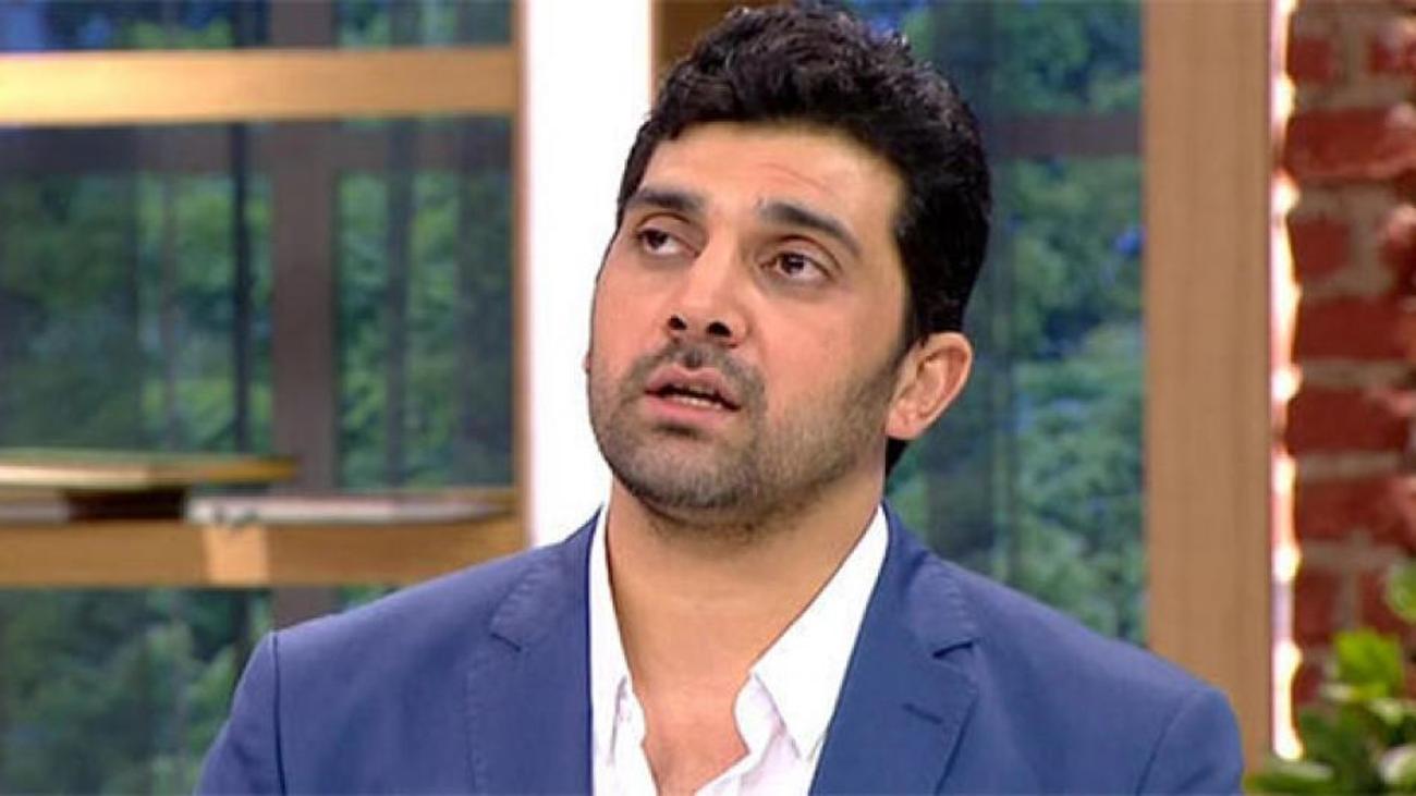 Bayhan�dan canlı yayında yabancı şarkı performansı! Magazin Haberleri