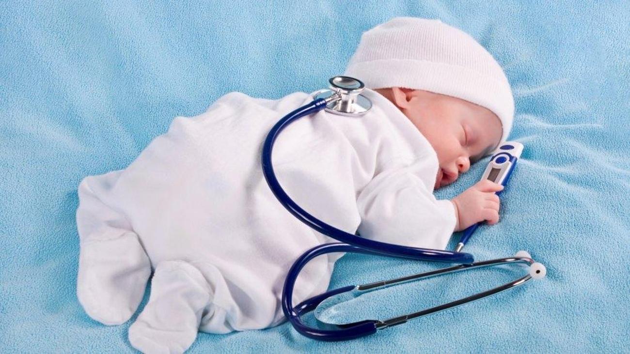 1 aylık bebekler ne yapabilir? 01 aylık (Yenidoğan) bebek
