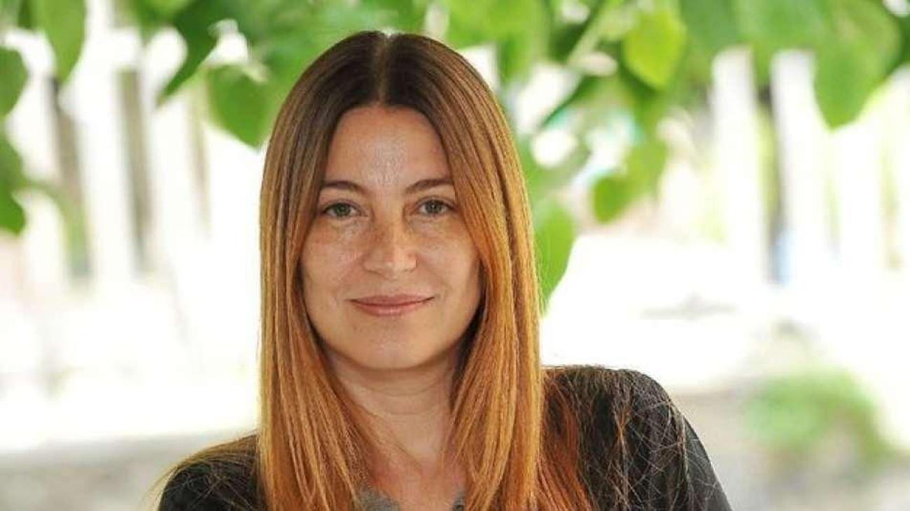 Saçlarını kısacık kestiren Vahide Perçin uzun süre sonra ilk kez