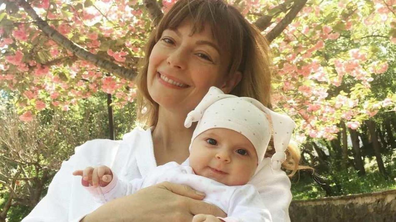 Taze anne Özge Özder�den minik kızıyla yeni poz! Bütün ilgiyi Eva Luna