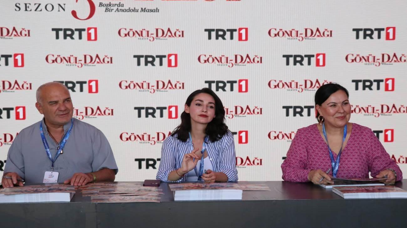 Gönül Dağı oyuncuları TEKNOFEST'te hayranlarıyla bir araya geldi ...