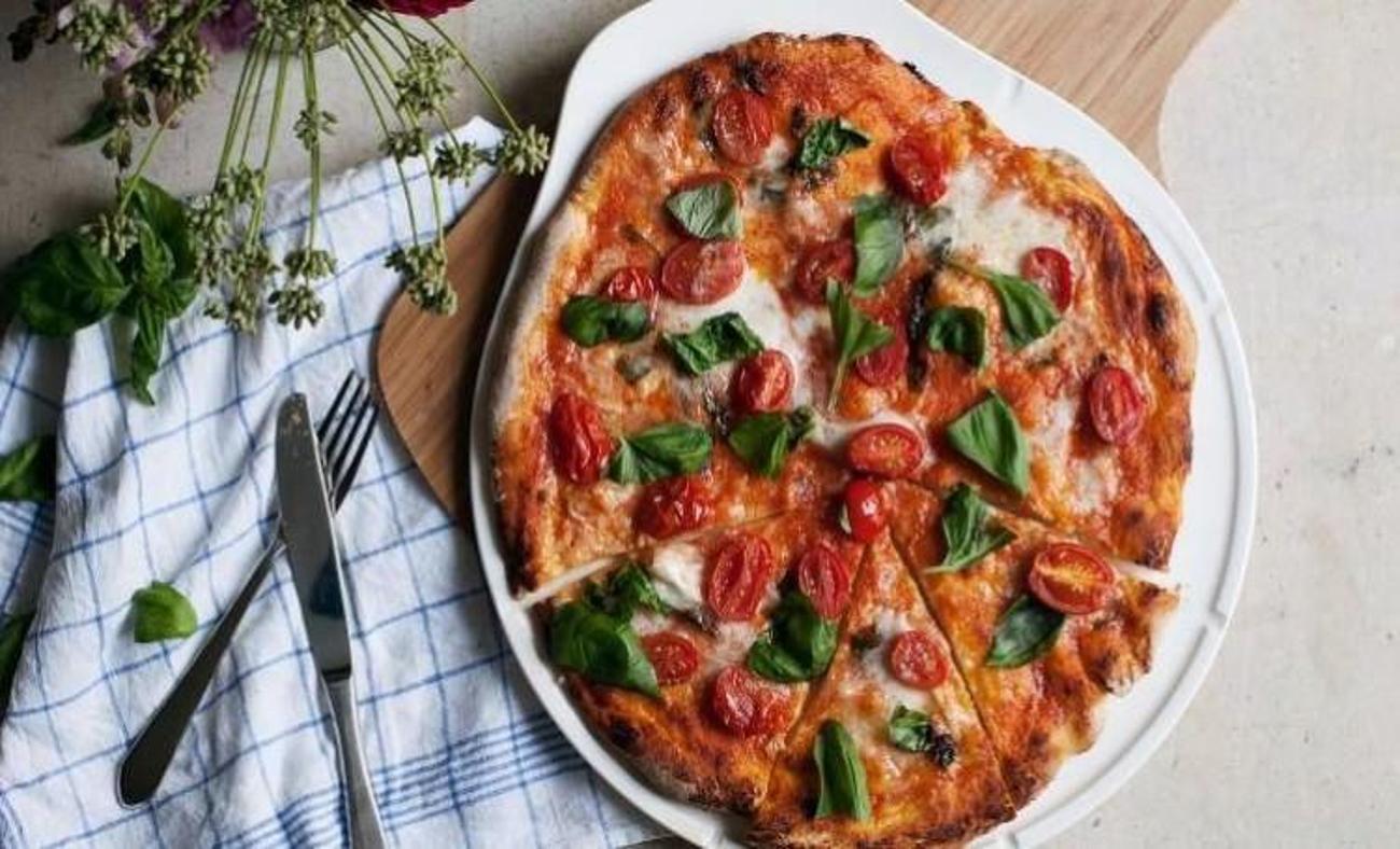 &Ccedil;eri domatesli pizza tarifi