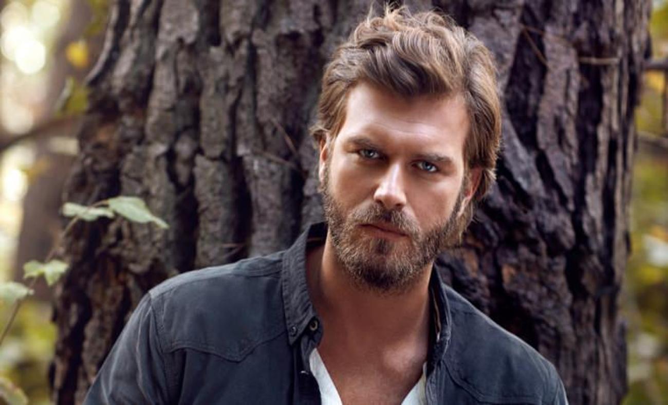 Kıvanç Tatlıtuğ "Yılın Adamı" seçildi