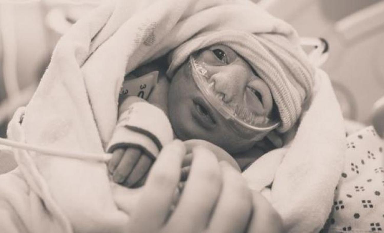 Ölümcül hastalığını bile bile bebeğini doğurdu