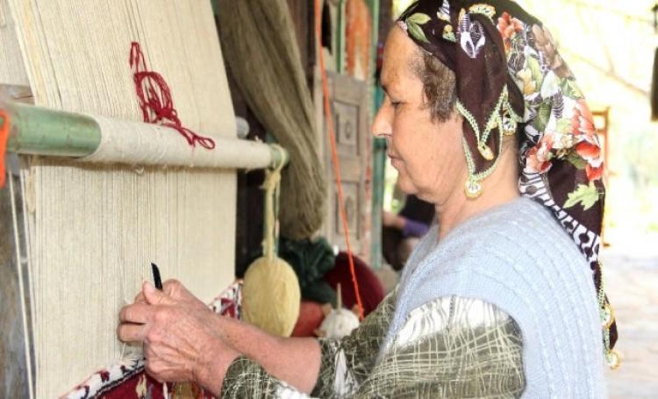 Bodrumlu Ümmühan Teyze dokuduğu halılarla ün saldı
