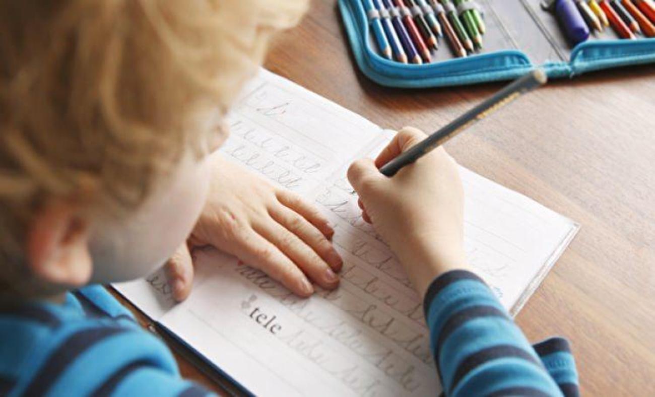 Bitişik eğik el yazısı okul başarısını düşürüyor