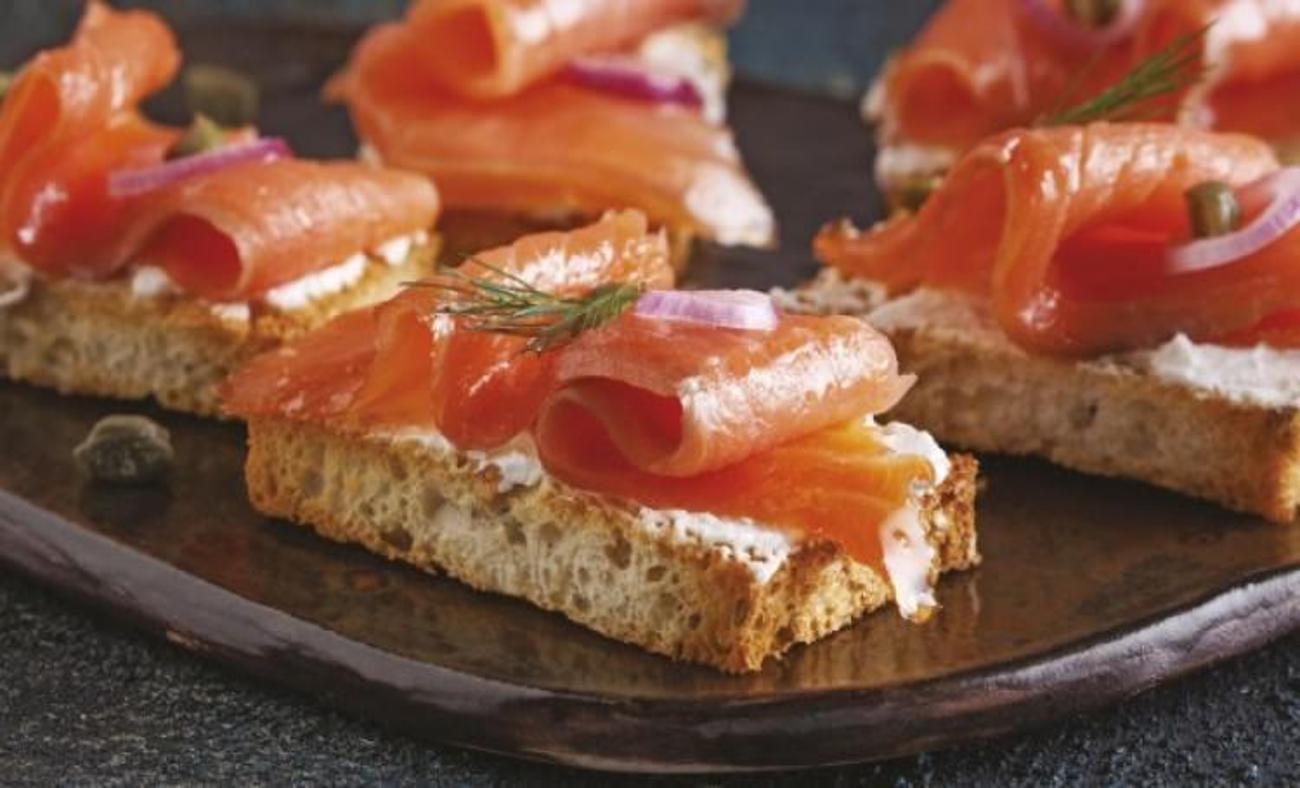 F&uuml;me somon bruschetta tarifi