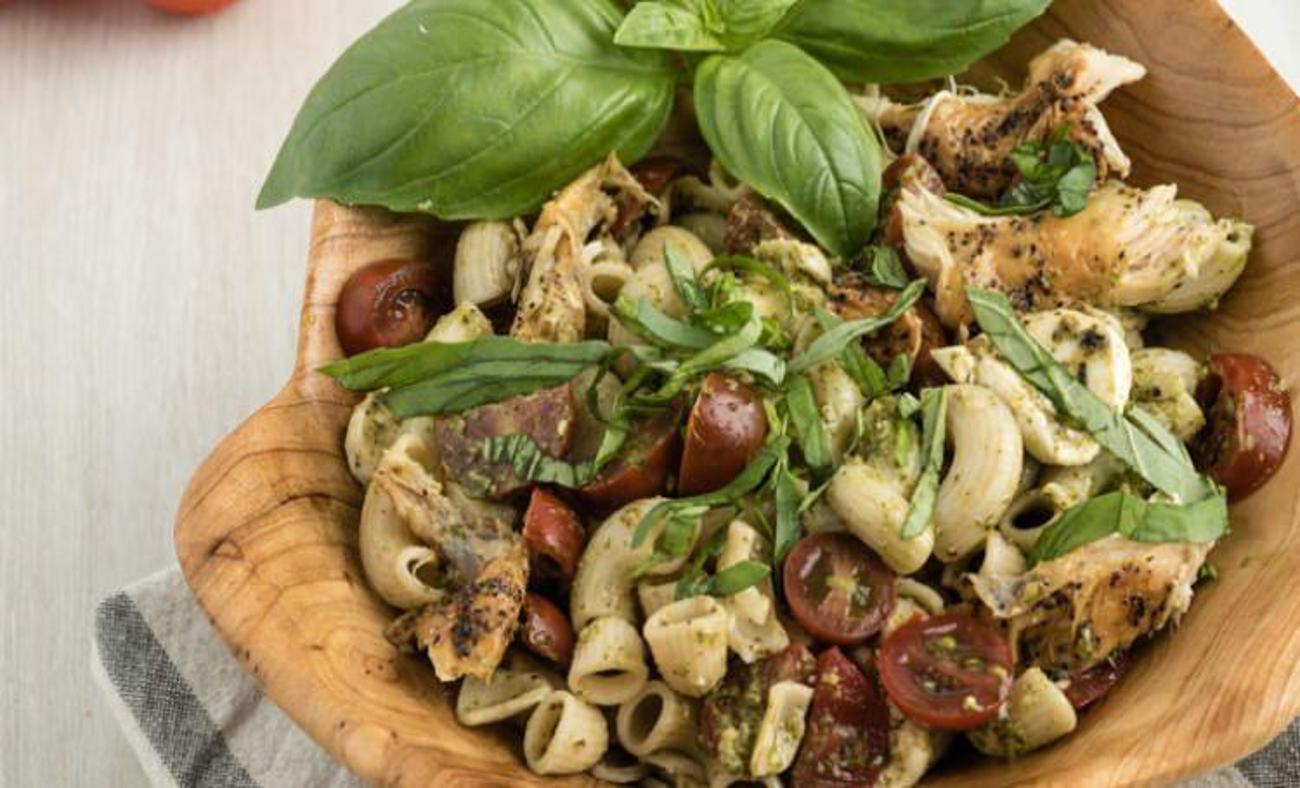 Pesto soslu tavuklu makarna tarifi
