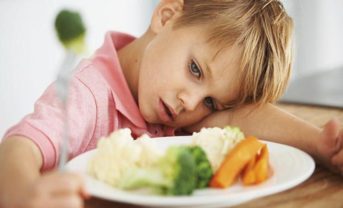 Çocuklara zorla yemek yedirmek doğru mu?